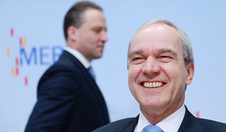 Hat gut lachen über gute Presse: Karl-Ludwig Kley (r), Vorsitzen...