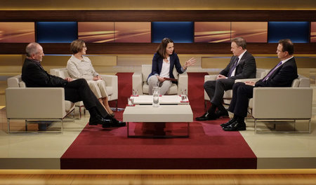 Zaun-Talk im Ersten, mit Andreas Lipsch (Pro Asyl), Johanna Mikl...