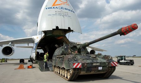 Umschlagplatz für Soldaten, Waffen und bald Flüchtlinge: Auf dem...