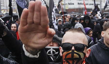 Mit Nazigruß durch Moskau: Faschisten am »Tag der Volkseinheit« ...