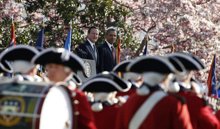 Parade vor dem Weißen Haus 2012: Präsident Obama und Premier Cam... Parade vor dem Weißen Haus 2012: Präsident Obama und Premier Cam...