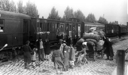1946 auf dem Pankower Güterbahnhof: Für viele eine Zwischenstati... 1946 auf dem Pankower Güterbahnhof: Für viele eine Zwischenstati...