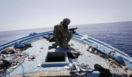 Italiens Marine im Mittelmeereinsatz »Mare Nostrum« (19. Septemb... Italiens Marine im Mittelmeereinsatz »Mare Nostrum« (19. Septemb...