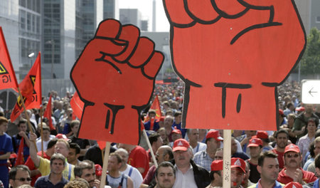 Daimler unter »rotem« Einfluss? Im Juni 2008 demonstrierten in S...