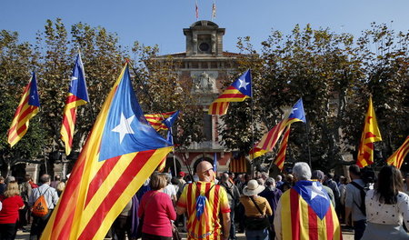 Spanien den Rücken zugekehrt: Befürworter der Unabhängigkeit am ...