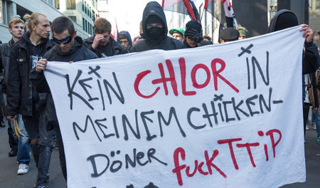 Rund 250.000 Menschen nahmen am 10. Oktober 2015 an der Großdemo... Rund 250.000 Menschen nahmen am 10. Oktober 2015 an der Großdemo...