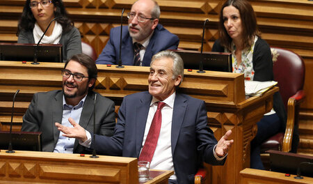 Hat Grund zur Freude: PCP-Generalsekretär Jerónimo de Sousa währ... Hat Grund zur Freude: PCP-Generalsekretär Jerónimo de Sousa währ...