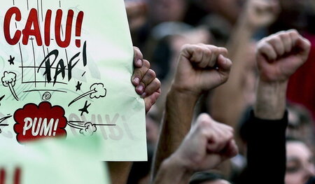 Gestürzt: die rechte Regierungskoalition PàF (Demonstranten in L... Gestürzt: die rechte Regierungskoalition PàF (Demonstranten in L...
