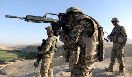 Deutsche Soldaten im August 2015 im afghanischen Charrah Darreh ...