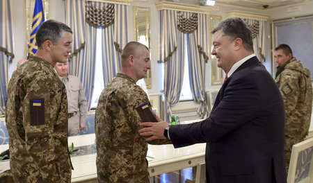Präsident Poroschenko heißt in Kiew von den Volksrepubliken frei...