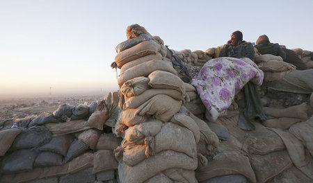 Kurdische Kämpfer am Freitag vor Sengal Kurdische Kämpfer am Freitag vor Sengal