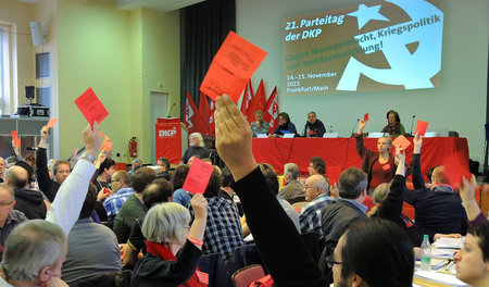 Starker Rückhalt für den Parteivorstand: Abstimmung im Versammlu...