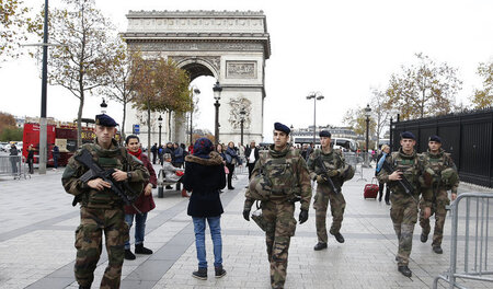 Schleichende Gewöhnung: In Paris dominiert das Militär das Stadt...