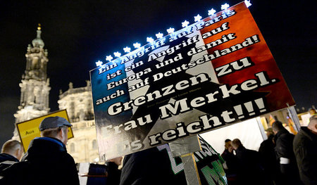 Pegida-Anhänger am Montag abend in Dresden