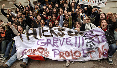 Am 21. März blockieren Studierende eine Mittelschule in Marseill...