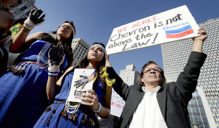Protest gegen Geschäftspraktiken des Ökonzerns Chevron 2013 in N...