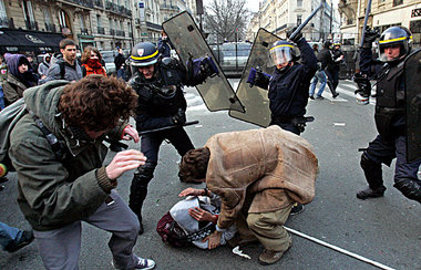 Straßenschlacht in Paris am 16. März