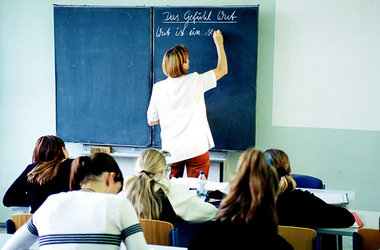 Unterricht im Fach Lebensgestaltung, Ethik, Religionskunde: Umga...