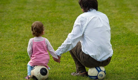 Auch getrennt lebende Eltern und Alleinerziehende müssen mit wei...
