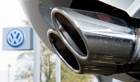Auspuff an VW-Pkw: Wie schon Helmut Kohl sagte, entscheidend ist... Auspuff an VW-Pkw: Wie schon Helmut Kohl sagte, entscheidend ist...