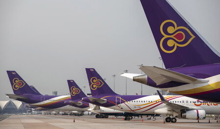 Verlustbringer? Flugzeuge der THAI Airways International auf dem...