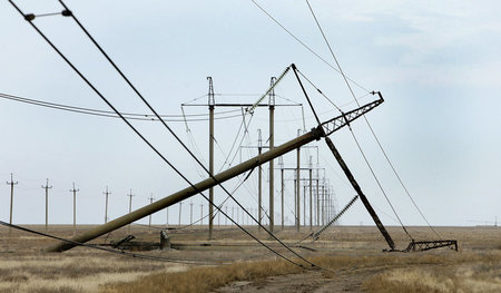 Keine Elektroenergie für die Krim : Gesprengter Strommast in der...