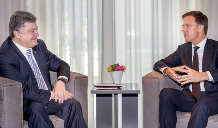 Der ukrainische Präsident Petro Poroschenko und der niederländis...