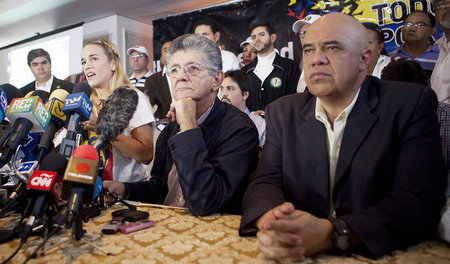 Lilian Tintori, AD-Chef Henry Ramos Allup und der Generalsekretä...