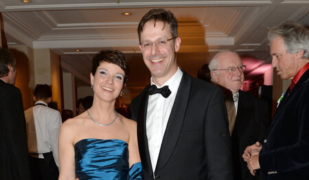 Tanz die Lügenpresse! AfD-Vorsitzende Frauke Petry (links) gab a...