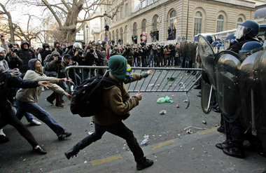 Zusammenstöße vor der Sorbonne-Universität in Paris, 14. März