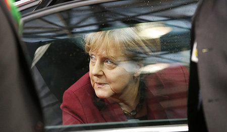 Kanzlerin Merkel am Sonntag auf dem Weg zum EU-Türkei-Gipfel in ...