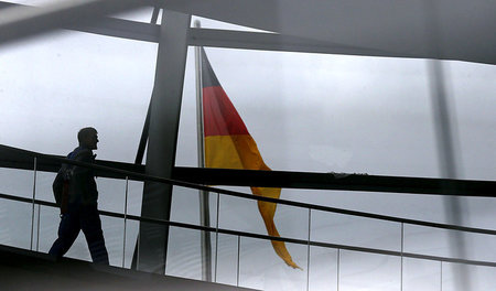 Meinungsmacher dürfen im Bundestag ein und aus spazieren – nun i... Meinungsmacher dürfen im Bundestag ein und aus spazieren – nun i...