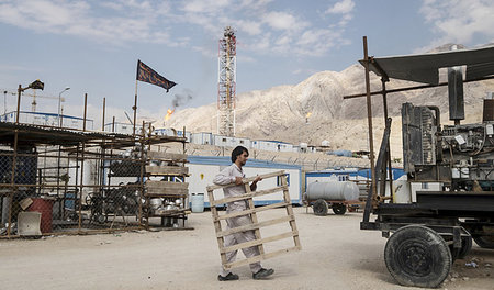 Modernisierungsbedarf: Arbeiter an Gaspumpanlage im iranischen H...