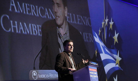 Griechenlands Finanzminister Euklid Tsakalotos bei einer Rede vo... Griechenlands Finanzminister Euklid Tsakalotos bei einer Rede vo...