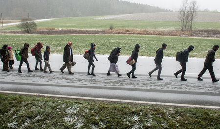 Flüchtlingstreck an der deutsch-österreichischen Grenze nahe Weg...