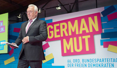 Aus der Provinzialität in die Provinzialität: Wolfgang Kubicki Aus der Provinzialität in die Provinzialität: Wolfgang Kubicki