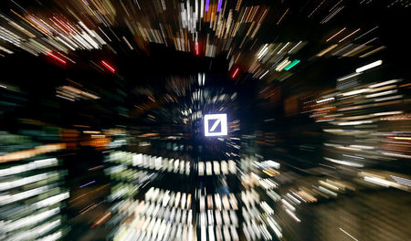 Keine Gefahr für Transzendenz, allenfalls Deutsche Bank im »Kult... Keine Gefahr für Transzendenz, allenfalls Deutsche Bank im »Kult...