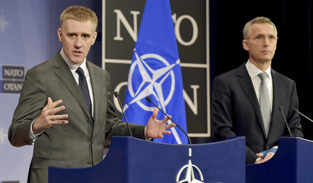 Seit’ an Seit’: NATO-Generalsekretär Jens Stoltenberg und der mo... Seit’ an Seit’: NATO-Generalsekretär Jens Stoltenberg und der mo...