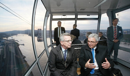 Bundesinnenminister Thomas de Maiziere (CDU,l) und der rheinland... Bundesinnenminister Thomas de Maiziere (CDU,l) und der rheinland...
