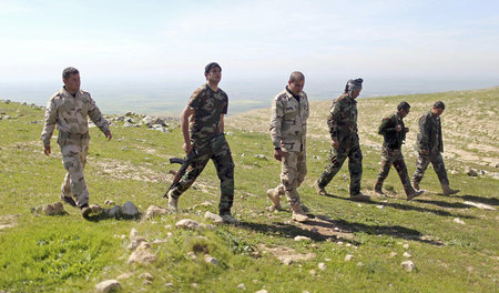 Von der türkischen Armee trainiert: Peschmerga nahe Baschiqua (7...