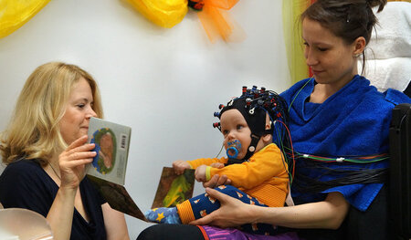 Babys können bereits im Alter von fünf Monaten Grammatikfehler a...