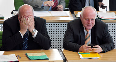 Ministerpräsident Milbradt (CDU, rechts) und sein Stellvertreter... Ministerpräsident Milbradt (CDU, rechts) und sein Stellvertreter...