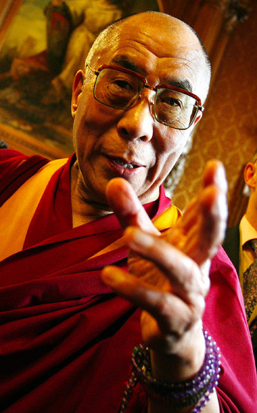 Tenzin Gyatso (72) – vom einfachen Mönch zum »Gottkönig« Tenzin Gyatso (72) – vom einfachen Mönch zum »Gottkönig«