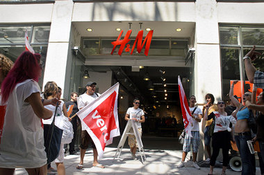 Ver.di-Protest am Freitag vor einer Stuttgarter H&M-Filiale Ver.di-Protest am Freitag vor einer Stuttgarter H&M-Filiale