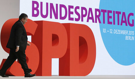 Sigmar Gabriel dominiert den SPD-Parteitag. 10. Dezember 2015, B...