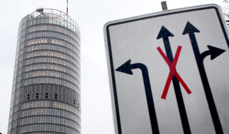 Wohin soll denn die Reise gehen? Konzernzentrale der RWE AG in E...