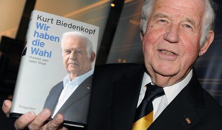 Seine schriftstellerischen Ambitionen ließ sich Kurt Biedenkopf ...