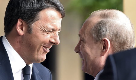 Blindes Verständnis: Matteo Renzi und Wladimir Putin auf der Mai...