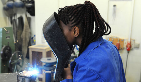 Unternehmerverband sagt je zur Ausbildung von Immigranten und Fl... Unternehmerverband sagt je zur Ausbildung von Immigranten und Fl...