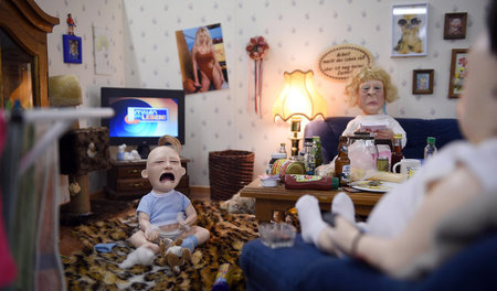 So geht prekär: »Hartz-IV-Wohnzimmer« für die Ausstellung »Proje... So geht prekär: »Hartz-IV-Wohnzimmer« für die Ausstellung »Proje...